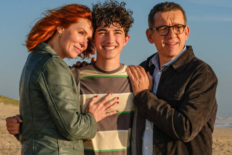 














































    
    
    
    
        
    
    
        
    










    Bande-annonce du film Regarde


