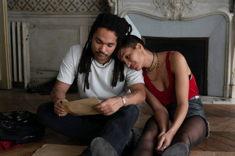 














































    
    
    
    
        
    
    
        
    










    Bande-annonce du film Father Mother Sister Brother


