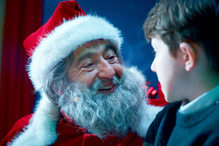 














































    
    
    
    
        
    
    
        
    










    Bande-annonce du film A la poursuite du Père Noël !


