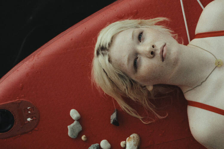 














































    
    
    
    
        
    
    
        
    










    Bande-annonce du film Les Echos du passé / Sound of Falling


