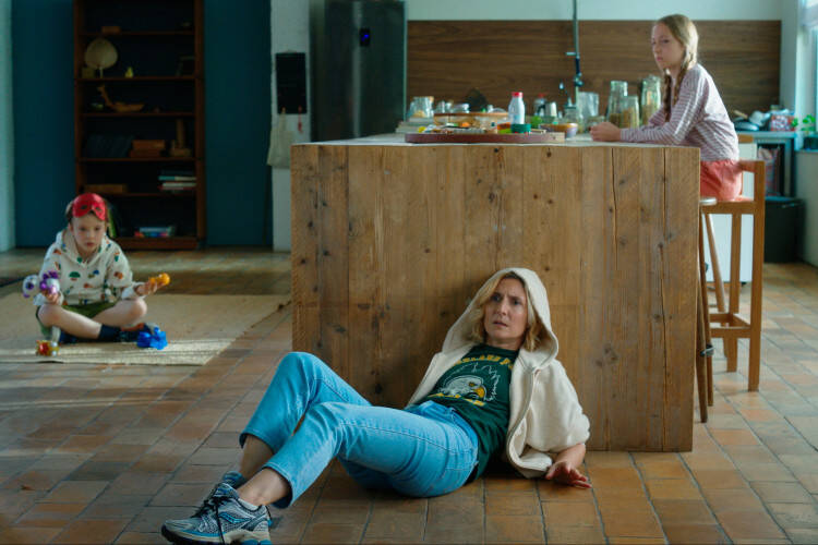 














































    
    
    
    
        
    
    
        
    










    Bande-annonce du film Anna et les enfants



