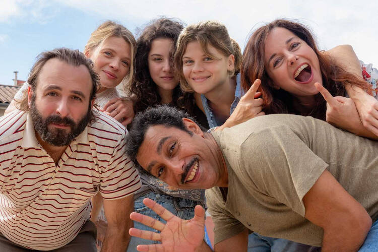 














































    
    
    
    
        
    
    
        
    










    Bande-annonce du film C'est quoi l'amour ?


