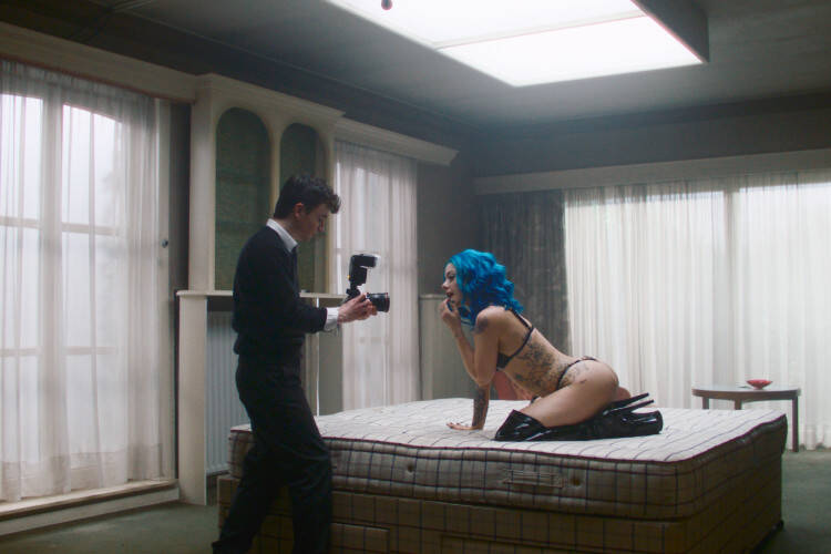 














































    
    
    
    
        
    
    
        
    










    Bande-annonce du film Truly Naked


