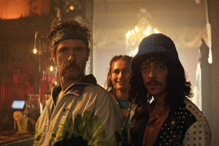 














































    
    
    
    
        
    
    
        
    










    Bande-annonce du film Plus forts que le diable


