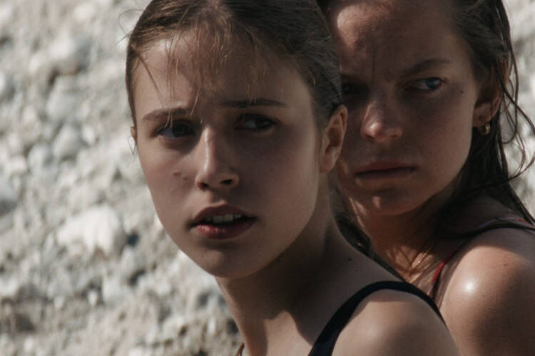 














































    
    
    
    
        
    
    
        
    










    Bande-annonce du film Little Trouble Girls


